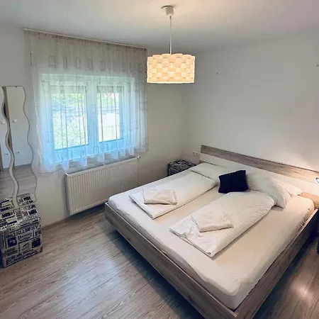 Balchill Medences Apartman 公寓 *